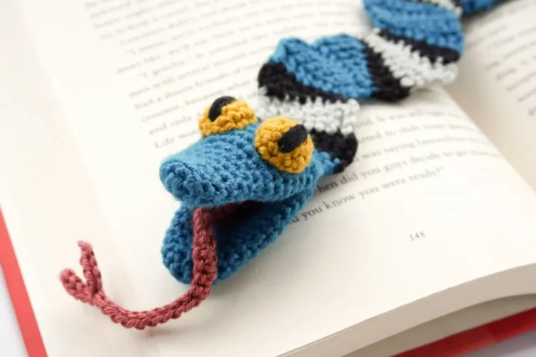 Crochet Pattern Snake Amigurumi Bookmark – “Book Snake”