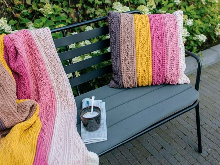 FREE PATTERN Crochet Summer Knitted Cushion