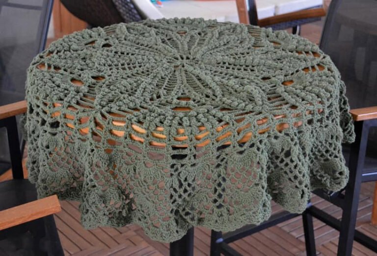 FREE PATTERN Bulky Puff Knit Tablecloth