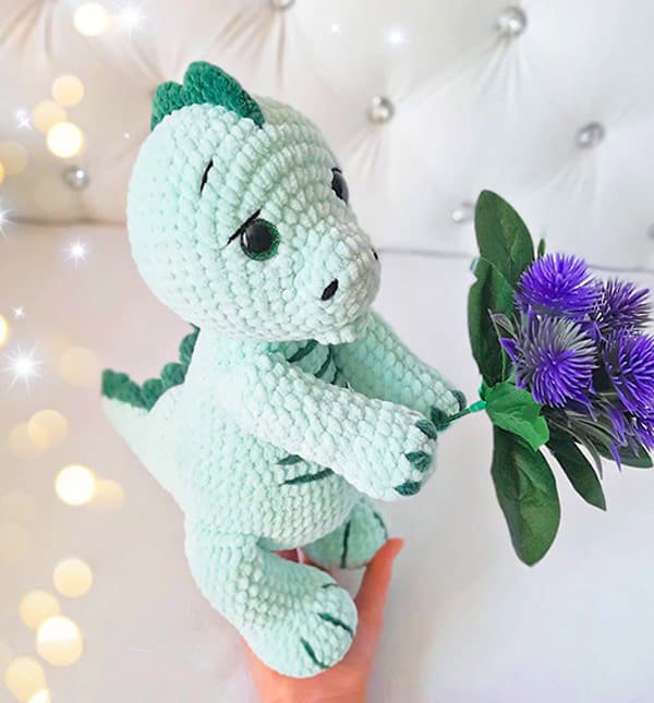 FREE PATTERN Plush Raptor Dinosaur in Amigurumi