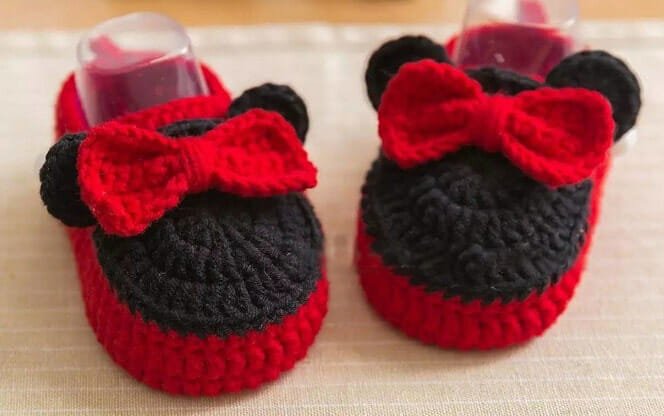 FREE PATTERN Mickey Mouse Booties for Babies 3-12 months in Crochet