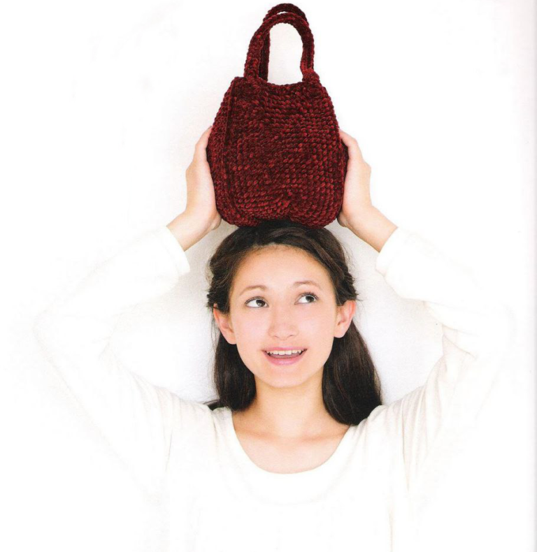 FREE PATTERN Simple Crochet Velvet Bag