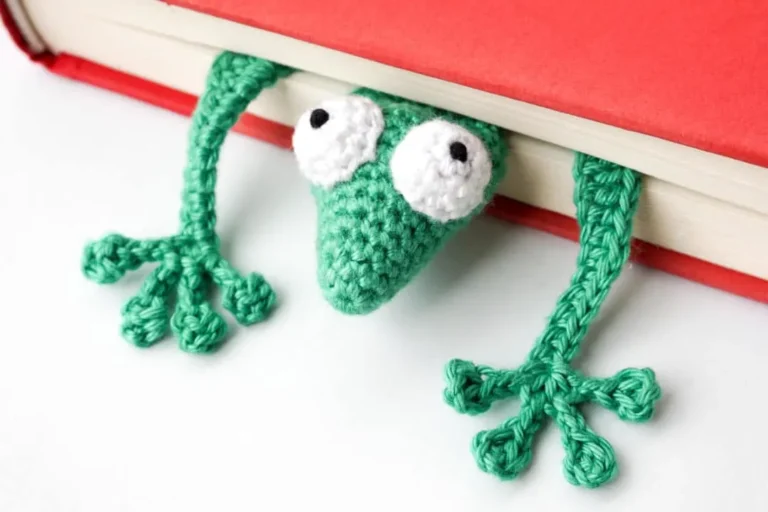 Lizard Crochet Pattern Amigurumi Bookmark – “Book Lizard”