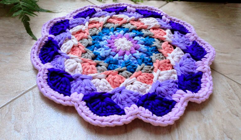 Mandala Trip Rug in Trapillo FREE PATTERN